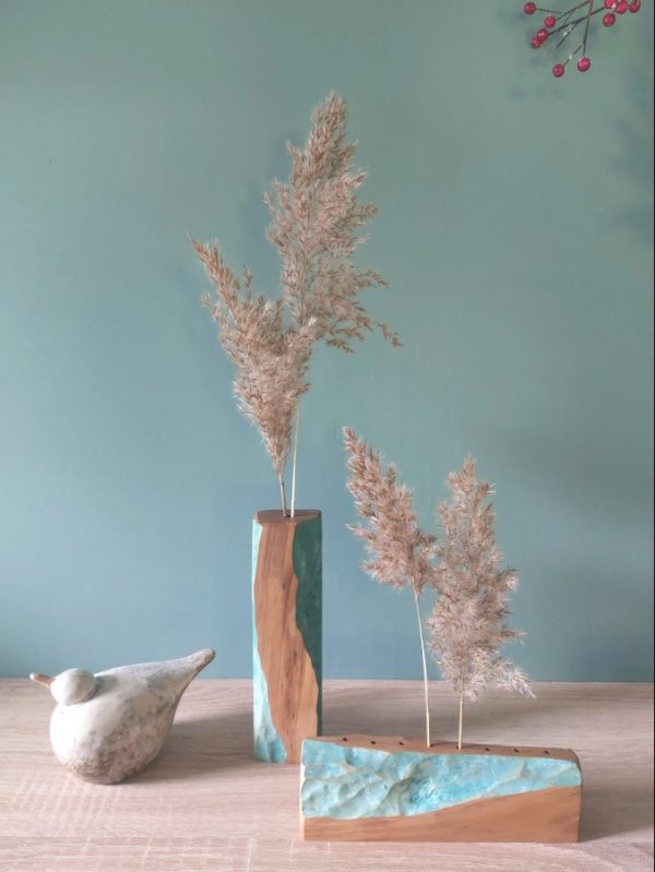 ensemble soliflores en bois vase lagon artisanal bleu Soliflore multiple en bois sculpté – motif minéral bleu lagon pièce unique