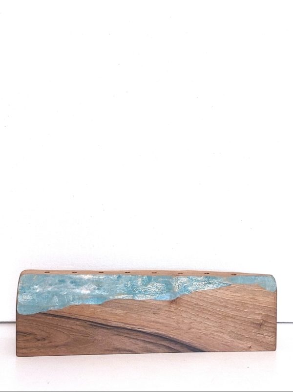 soliflore multifleurs en bois vase lagon artisanal bleu fond blanc 2 Soliflore multiple en bois sculpté – motif minéral bleu lagon pièce unique