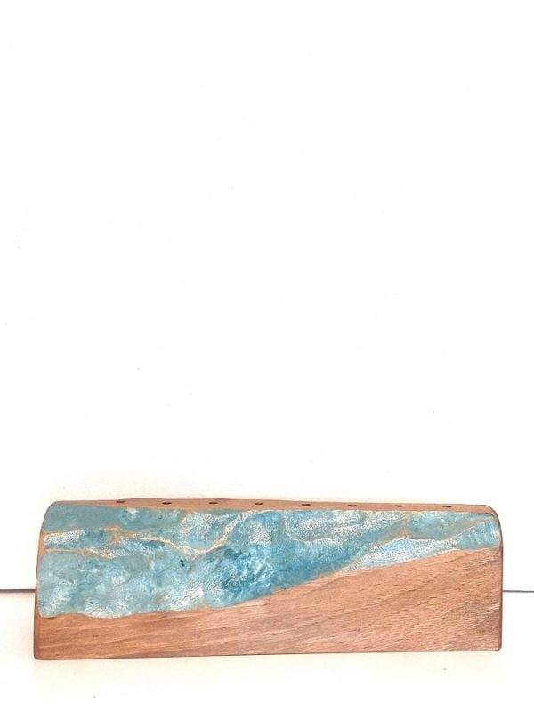 soliflore multifleurs en bois vase lagon artisanal bleu fond blanc Soliflore multiple en bois sculpté – motif minéral bleu lagon pièce unique