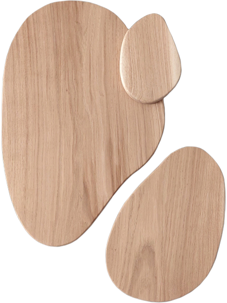 Création artisanale en bois, idéale pour une famille de trois.