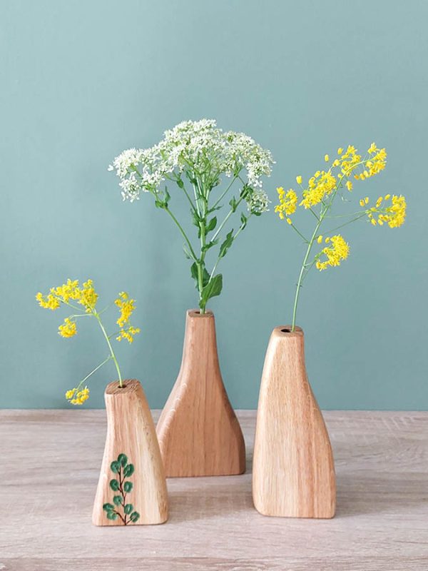 trois petit supports à fleurs