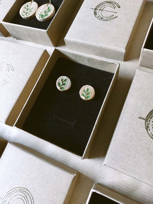 20260721_193209 Origine - Boucles d'oreilles puces en bois